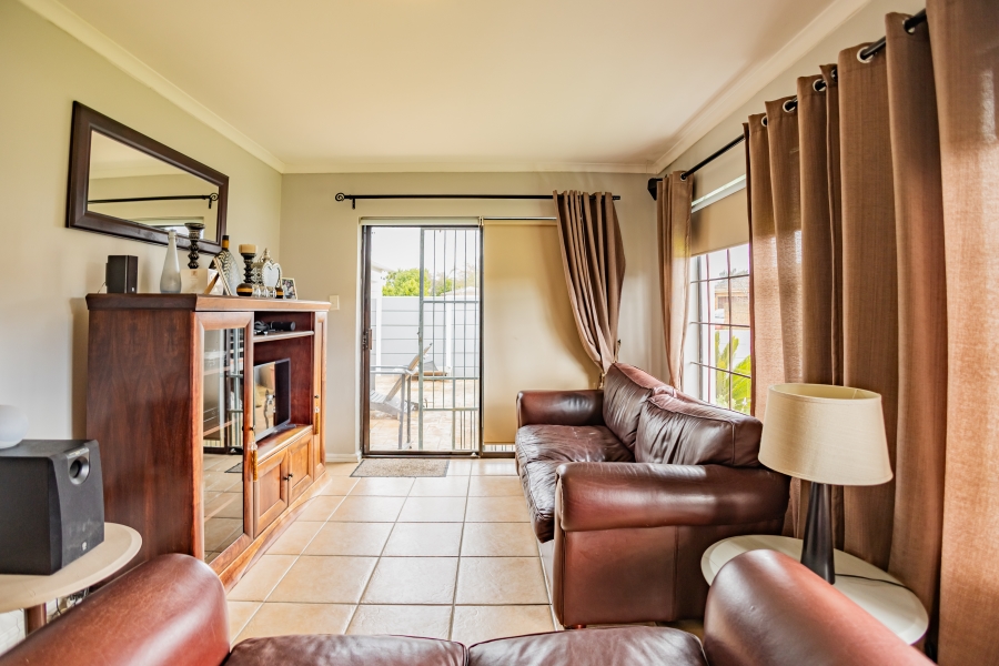 3 Bedroom Property for Sale in Uitzicht Western Cape